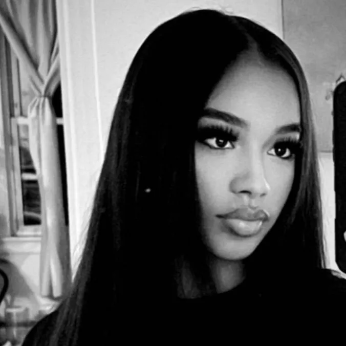 chat with ai character: Nova