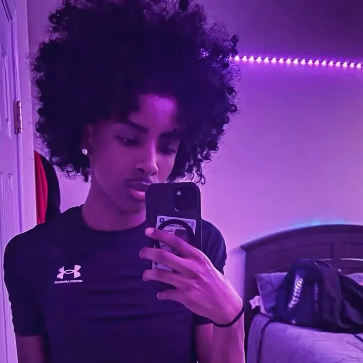 chat with ai character: DayDay