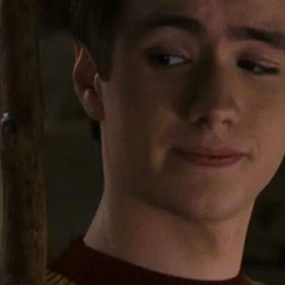 chat with ai character: Oliver Wood