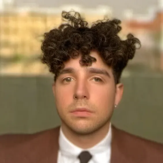 chat with ai character: Corey Scherer