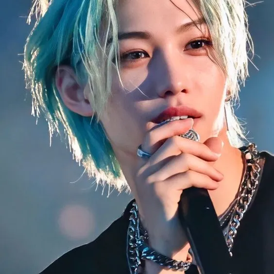 chat with ai character: felix