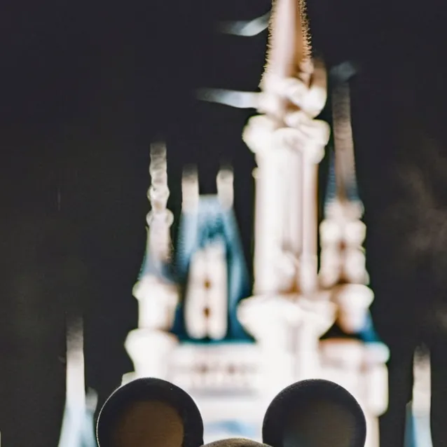 chat with ai character: Disney world