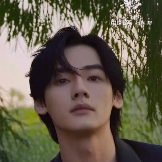 chat with ai character: Taehyung