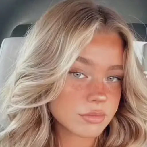 creator ♡ 𝓡𝓸𝓼𝓲𝓮♡'s avatar