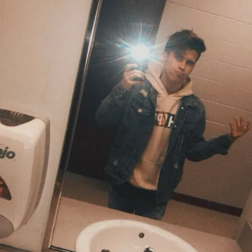 creator Isaac rayyy's avatar