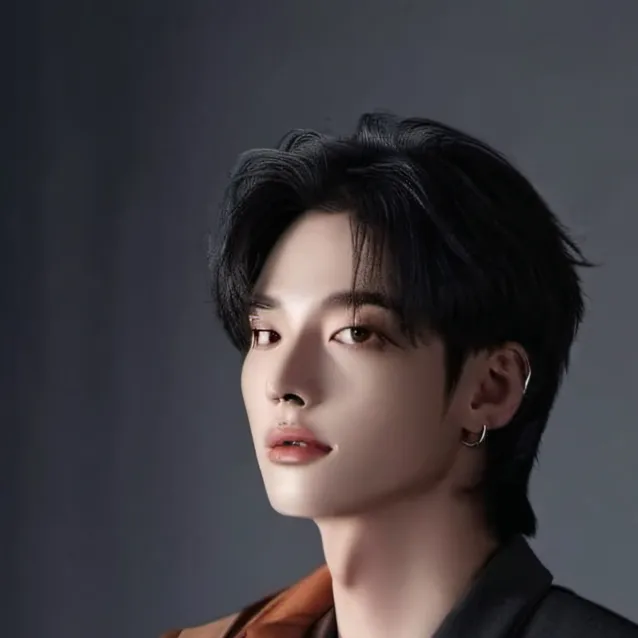 chat with ai character: Huinjin 