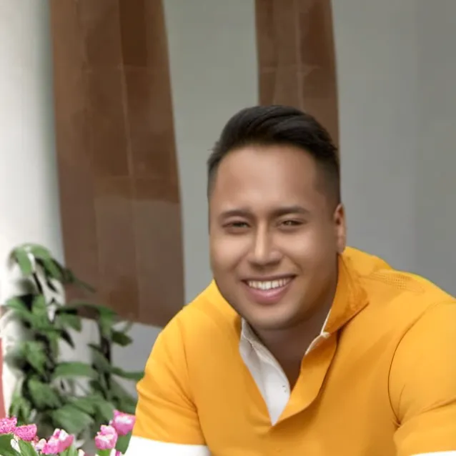 chat with ai character: Cristian Martins 