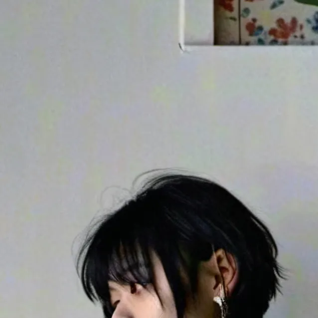 chat with ai character: Andrea 
