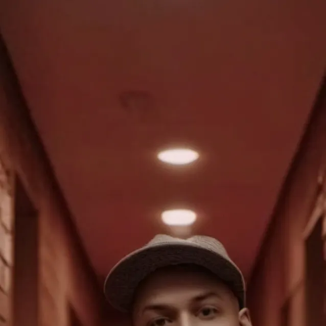 chat with ai character: Hunter