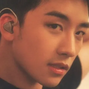 chat with ai character: Seungri