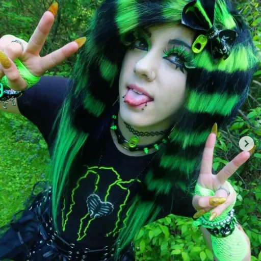 creator clawed_beauty101's avatar