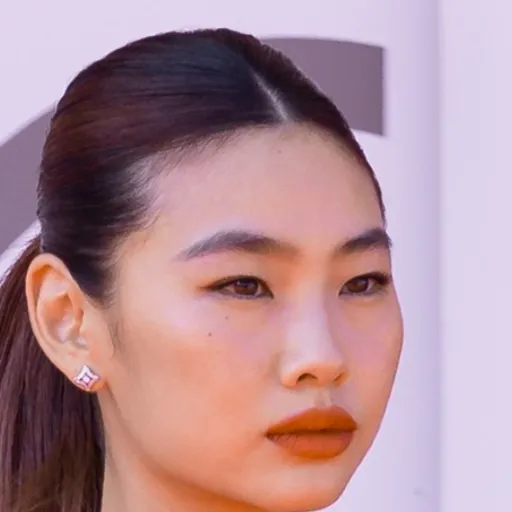 creator jung ho yeon's avatar