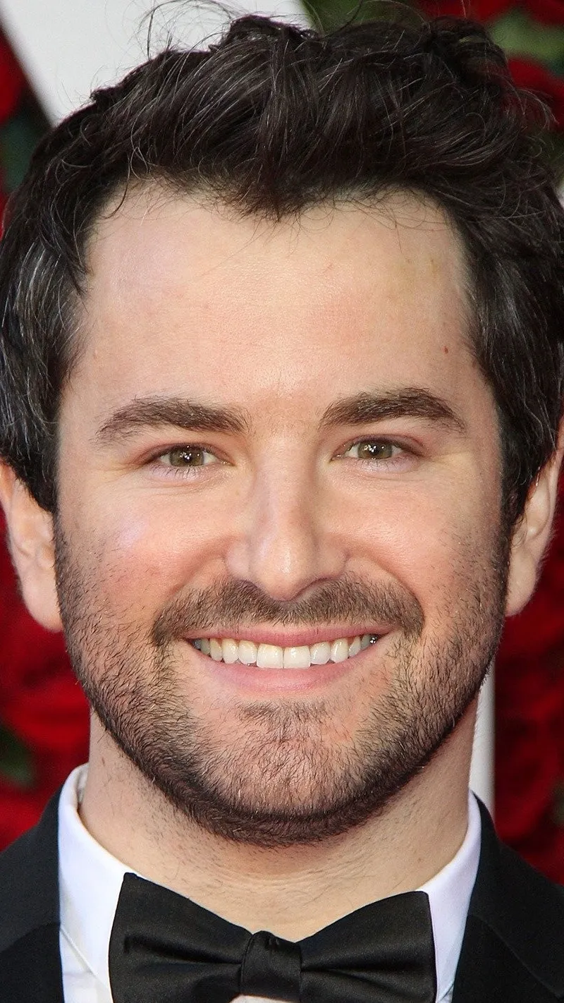ai character: Alex Brightman background