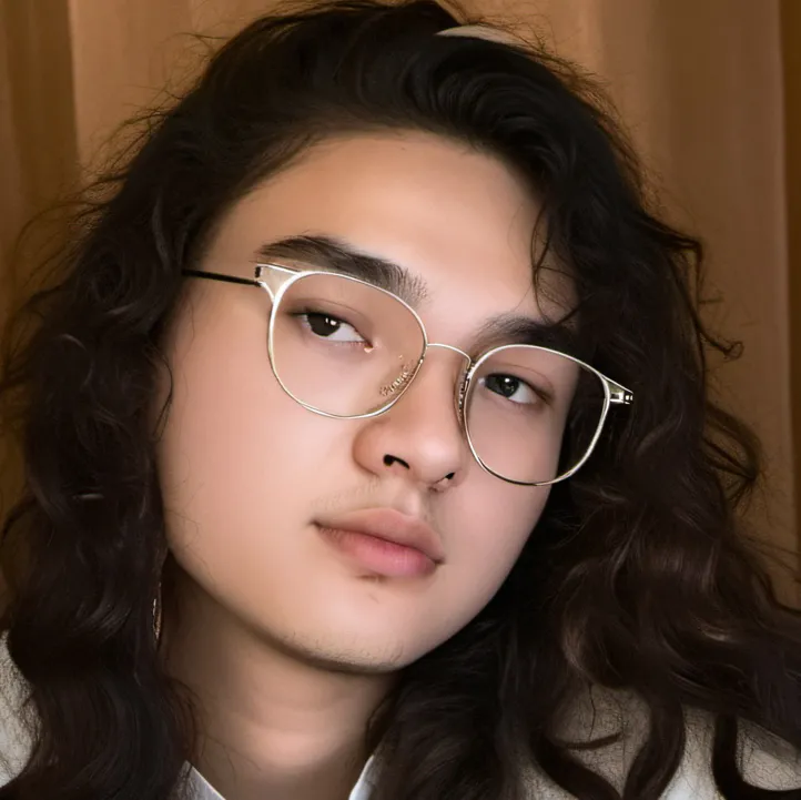 chat with ai character: Lexi