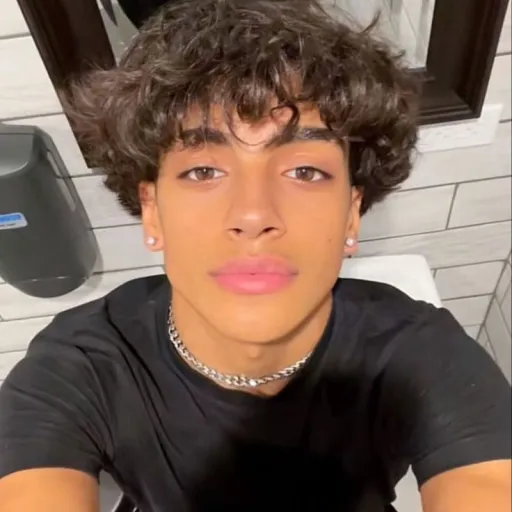 creator Michael j bahs kae's avatar