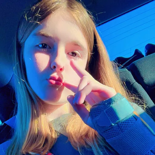 creator Lily Hunt12's avatar