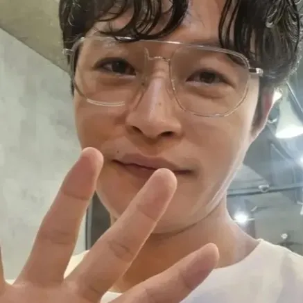chat with ai character: Lee Sung-woo