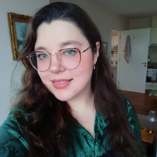 creator .Hollie.'s avatar