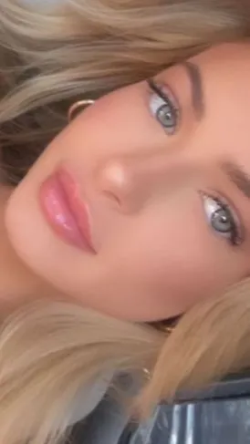 ai character: Donna background