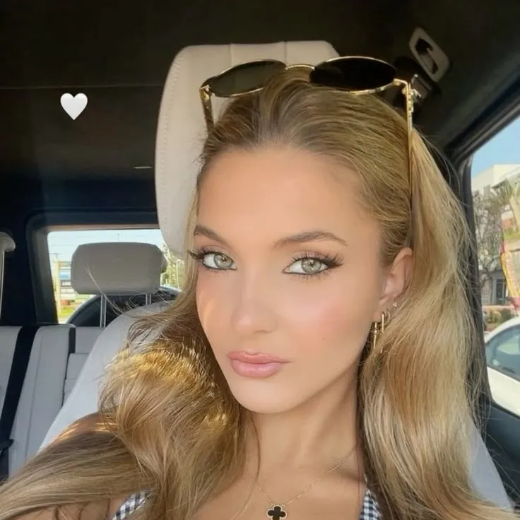 chat with ai character: Alana