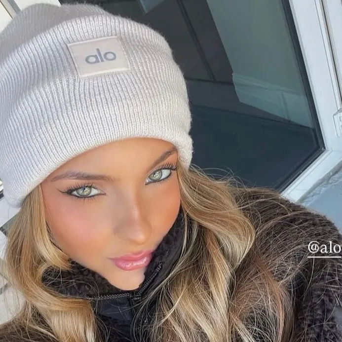 chat with ai character: Angela