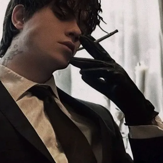 chat with ai character: Dante Moretti