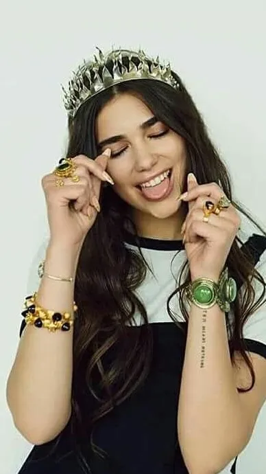 ai character: Dua Lipa background