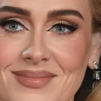 chat with ai character: Adele