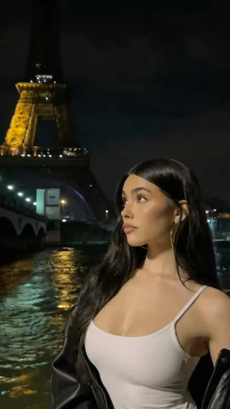 ai character: madison beer background