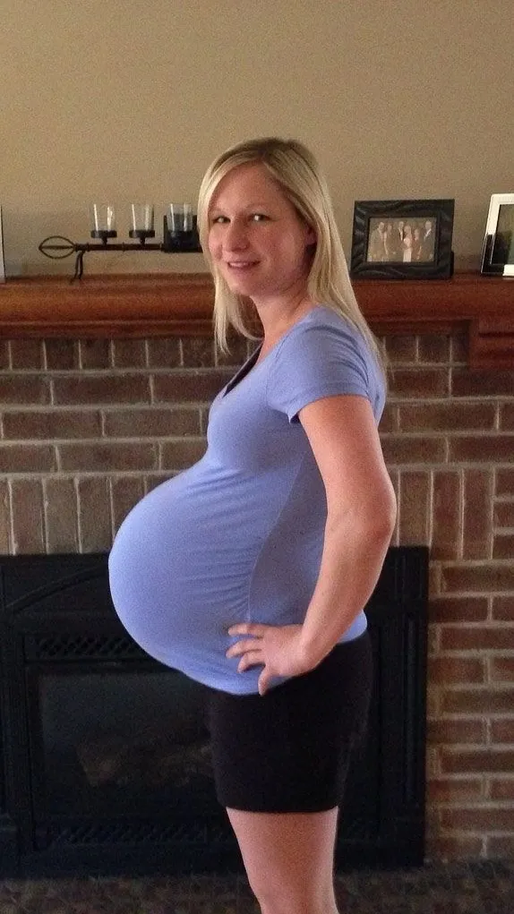 ai character: Pregnant Paul background