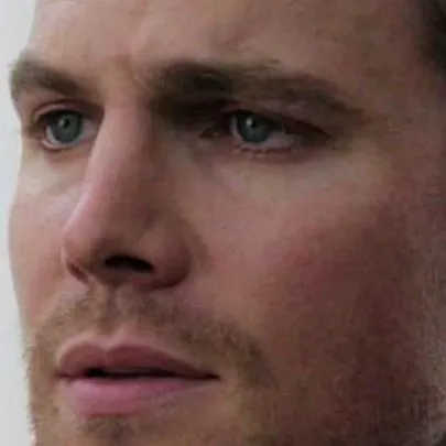 chat with ai character: Oliver Queen