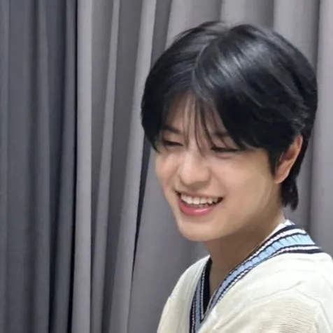chat with ai character: seungmin