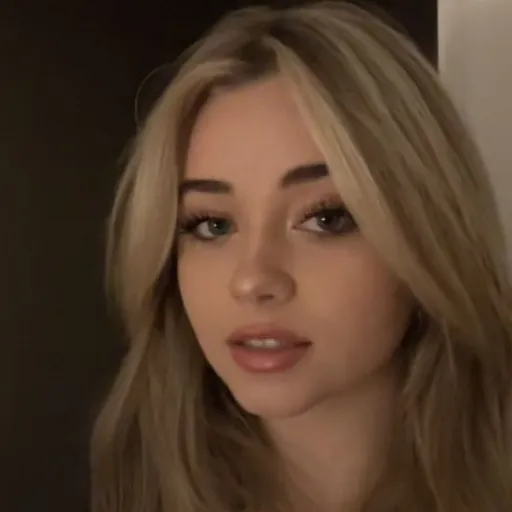 creator Mia Mylan's avatar
