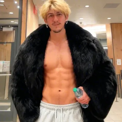 creator <ℒ𝓊𝒸𝒾𝒶𝓃>'s avatar