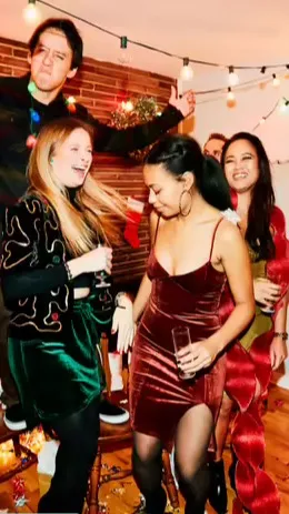 ai character: CHRISTMASSSSSSSSSS background