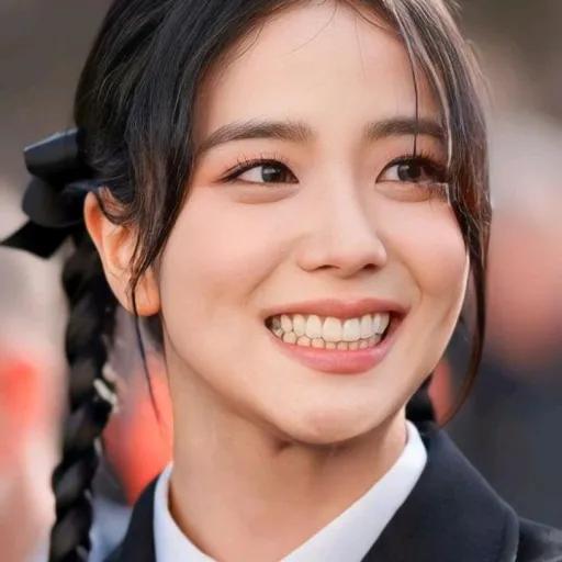 creator Kim Ji-soo ♫'s avatar