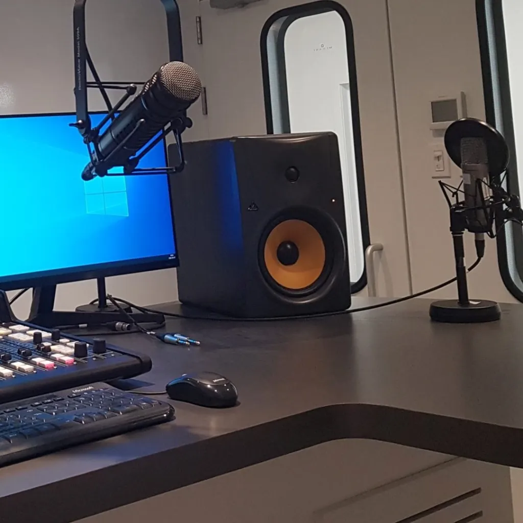 chat with ai character: Radio Station