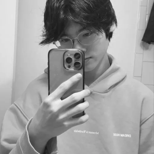 creator 🍓{E.M.M.Y} 🍓's avatar