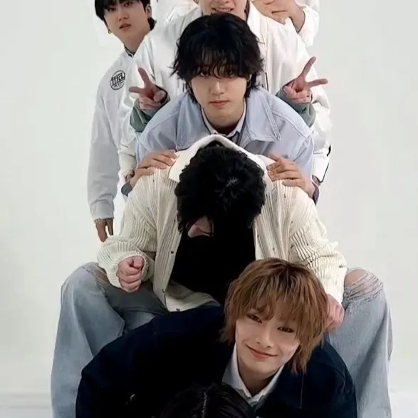 chat with ai character: Stray Kids 