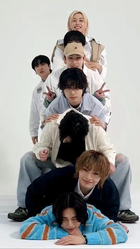 ai character: Stray Kids  background