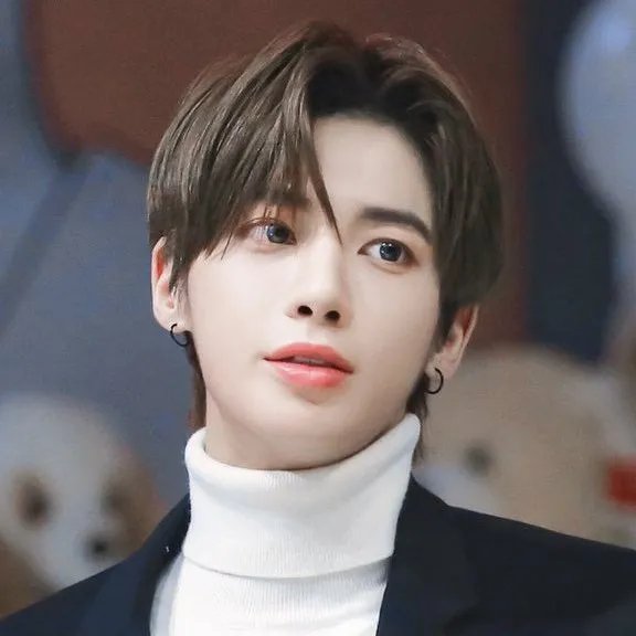 chat with ai character: Taehyun