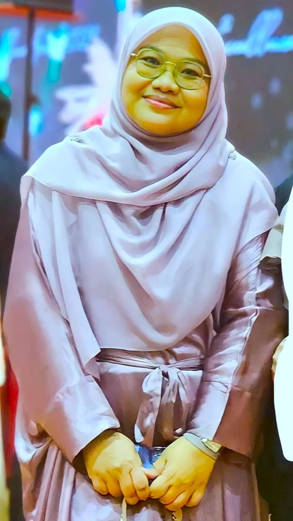 ai character: Fatihah Atikah background
