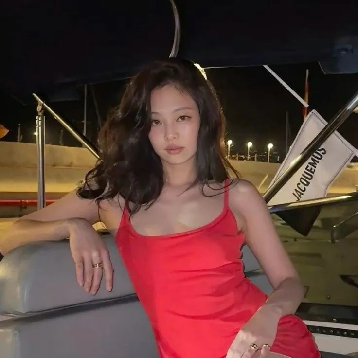 chat with ai character: Jennie Kim