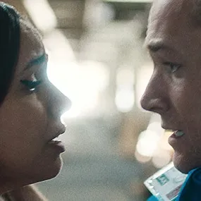 chat with ai character: Carry-On