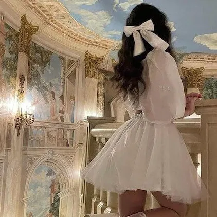 chat with ai character: Lana-Rose