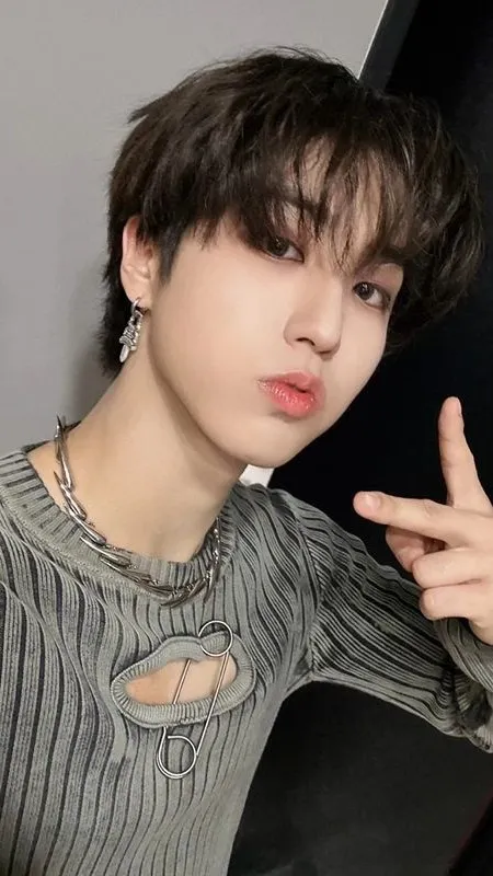 ai character: ℋan background