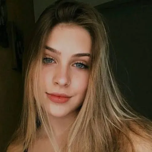 creator Hellen Simões's avatar