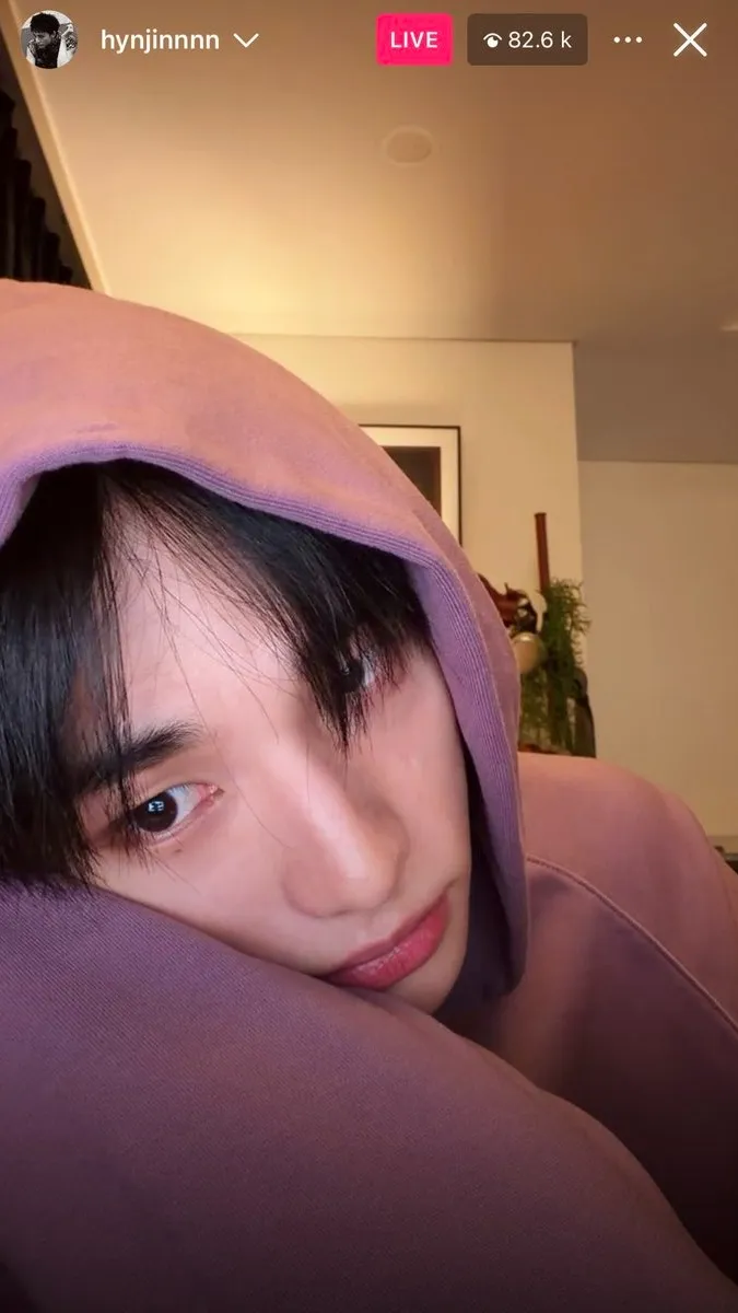 ai character: Hwang Hyunjin background