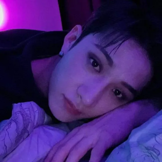 chat with ai character: Bang Chan