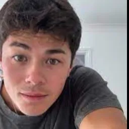 chat with ai character: Benjamin